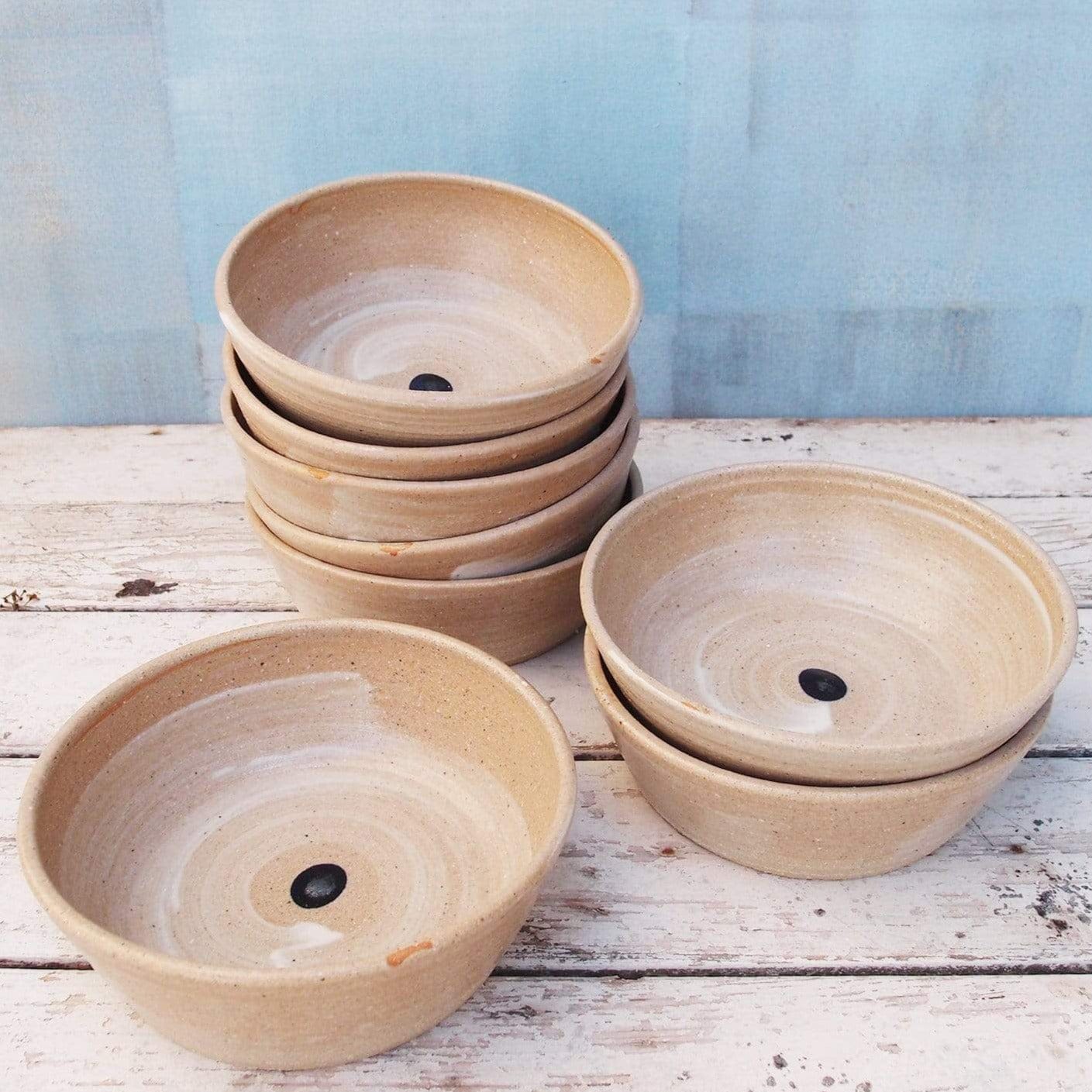 https://sabineschmidt-pottery.com/cdn/shop/files/sabineschmidtpottery-prep-bowl-set-of-2-prep-bowls-medium-sized-ceramic-bowls-in-white-blue-devon-ceramics-22890038362288.jpg?v=1702842482&width=1445