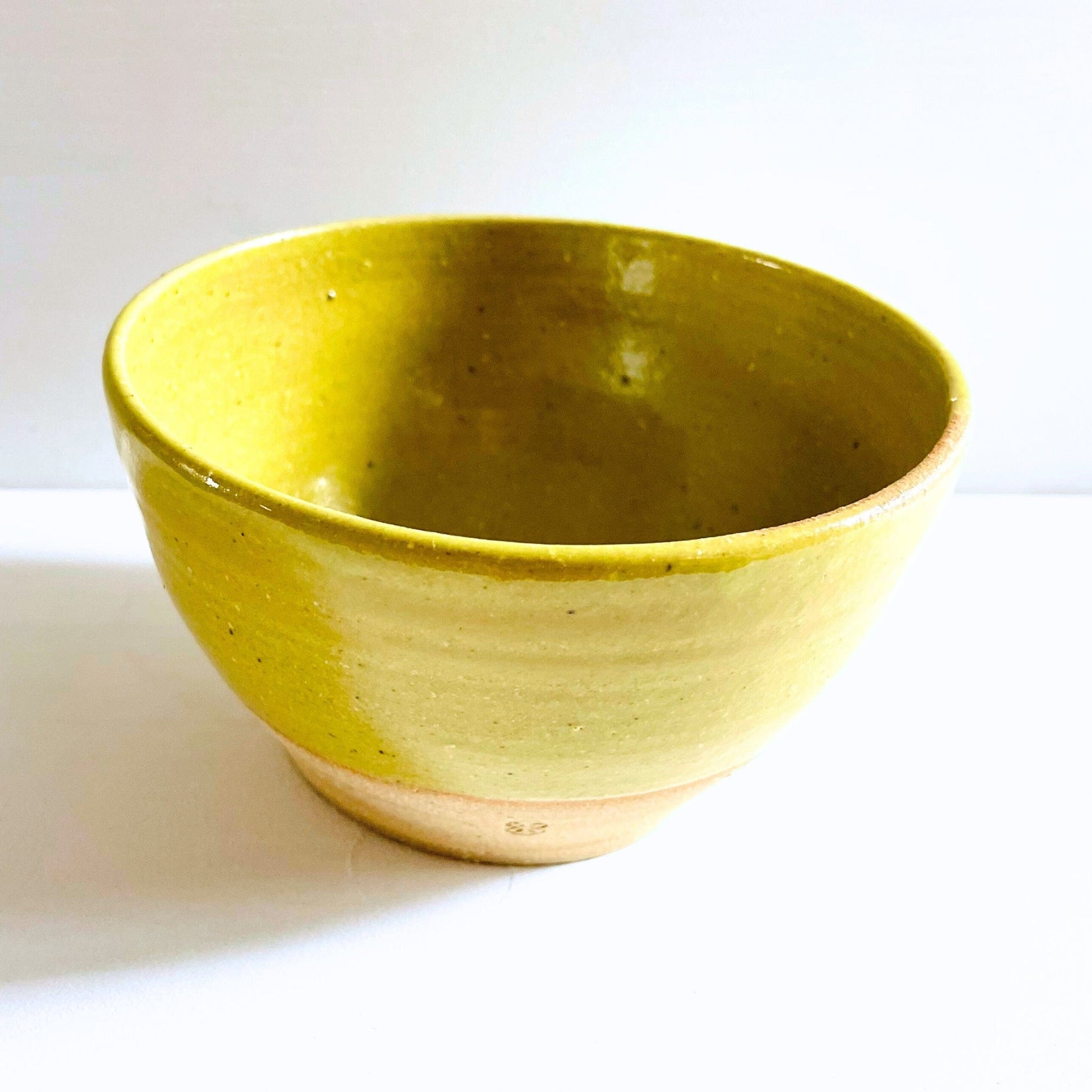 Stoneware Pottery Bowls with Natural Charm